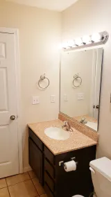 2 King Rooms+2 Queen Rooms~ Spacious Yard~ 15mins to FLW gate. - Image 5