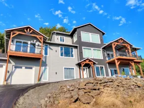 Perched on the Edge! Stunning Bluff with Wide River Views  @ Kalama Oaks Lodge - Image 5