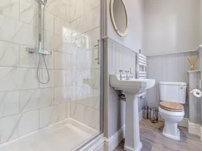 2 bedroom accommodation in Monmouth - Image 4