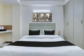 Classic With Balcony O DLF Phase 1 - Image 2