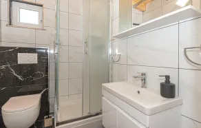 Pet Friendly Home In Danilo - Image 4