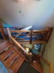 Bigfoot Inn -cabin with loft -near Illinois River - Image 5