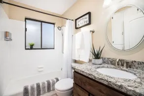 Modern Comfort and Convenience Near Downtown and Ski Resorts - Image 3