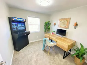 Spacious 3 🛏 3 🛁+ office + pool + garage + TVs in all bedrooms - Image 2