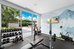 Luxury Retreat with Heated Pool, Jacuzzi & Gym - Image 3