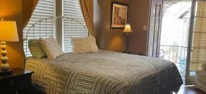 Upper 2 Bedroom Loft Apartment - Image 3