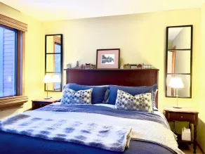 Spacious Townhome with breathtaking views of Mount Snow. 5 min Shuttle to ski - Image 5