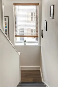 Sea view, pet friendly central Laines location, 1 minute from station - Image 2