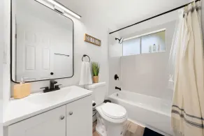 Stylish 3BD/2BA Oasis / Office/Yoga RM/Serene Yard - Image 3
