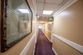 Stillwell Hotel - Image 5