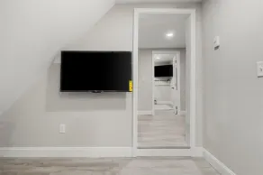 Park- Entire Home Sleeps 21 - Image 3