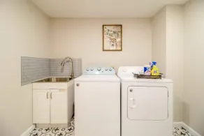 5 Star - Basement Apt - 2 BD - Pet Friendly - Image 2