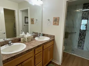 Belle maison de 3 Bdrm 2 Ba avec voiturette de golf, barbecue et Wi-Fi inclus! Super locati - Image 2