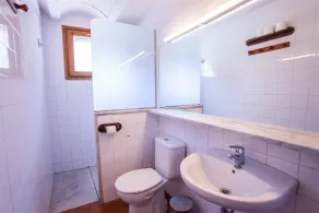 Gamle stald restaureret med 3 soveværelser og fælles opvarmet pool - Image 5