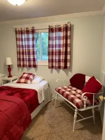 Arbor Acres Cottage!  Bright, cheery, cozy and ready for you right by Wis Dells! - Image 4