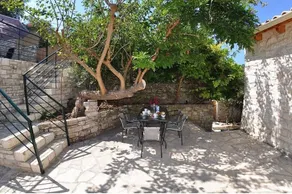 Guest House 'Adamantia D1' with Shared Terrace, Wi-Fi and Air Conditioning - Image 4
