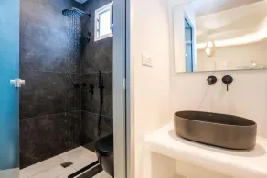 Zen Suites & Spa - Image 4