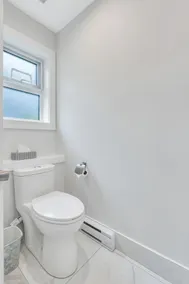Modern Guesthouse near Skytrain and Free Parking - Image 4