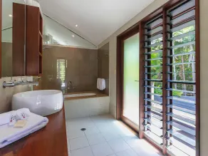 Leilani Tiare - 3 Bedroom Beachfront Villa - Image 3