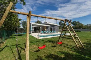 Luxury brand new villa with pool - Image 2