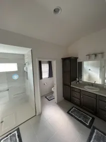 Ultra clean designer home in The Villages (3-bed) - Image 4