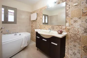 Elegant & Stylish Villa with Self-Contained Studio, A/C, Private Pool & Sea View - 4km to Fiscardo! - Image 5