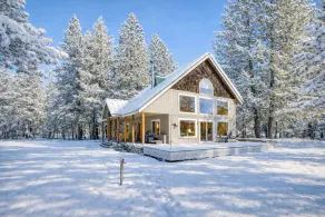 Pine Tree Cottage 3 Bedroom Home by NW Comfy Cabins by RedAwning - Image 5