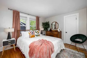 Walk to Shops & Dining, Great Location! - 3br - Image 5