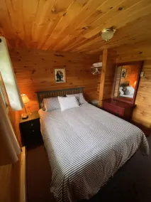 Charming 2 bedroom cottage close to all amenities. - Image 4