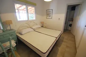 Maison dans un quartier central avec piscine privée. - Image 5