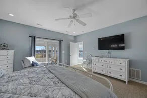 Beautiful Private Lakefront Property with Amenities & Activities Galore! - Image 5