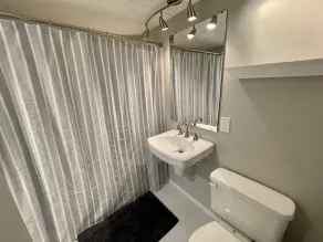 Cozy Double King Suite Bungalow - Image 4