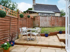 2 bedroom accommodation in Porchfield, near Cowes - Image 5