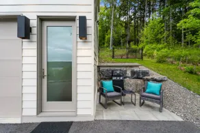 A Modern Lakeview Retreat - Image 5