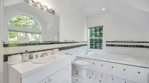 NY LISTE: PRIVAT, TREE TOP UDVISNINGER, DOBBELHØJDE FOYER, TÆK TIL BRIDGEHAMPTON, SOUTHAMPTON OG SAG HARBOR - Image 5