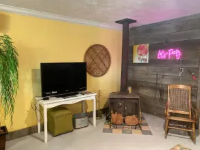 Adorable one bedroom with fireplace/kitchenette - Image 2
