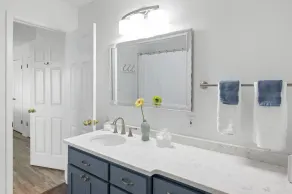 A beautifully designed 4BR/3BA cottage on Mobile Bay, with a large yard, screened porch and private fishing pier. Quiet and peaceful, this spacious retreat sleeps 8 and is made for slow mornings and gorgeous sunsets. - Image 3