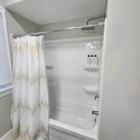 Newly-renovated House - Luxurious Massage Chair - Close to Attractions/Hospitals - Image 3