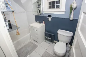 Adorable Cottage with Water Views, Across the street from Prime & other eateries - Image 3