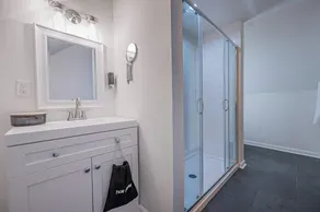 Clean & Spacious Charming Farmhouse - Image 2