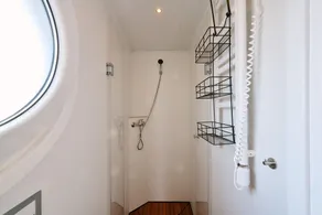 Luxury Houseboat - Image 3