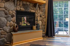 Cozy Adirondack Lodge in Lake George - Image 2