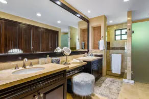 Beachfront dream retreat with pool, tennis & gym access - washer/dryer, AC - Image 3