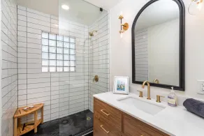 Charming cottage located in historic downtown Louisville.   - Image 2