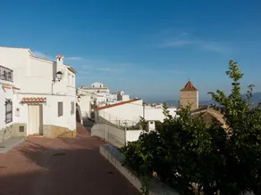 Central Apartment With Wonderful Sea/Mountain Views & Free Wifi - Image 2