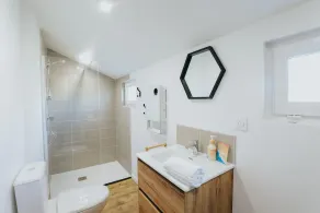 Modern holiday home in Lanildut - Image 2