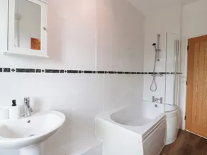 CHARLIES COTTAGE, pet friendly, character holiday cottage in Swinton - Image 4