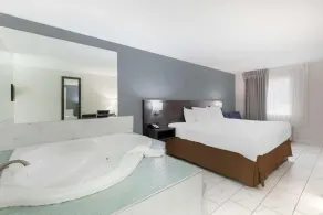 Downtown Inn & Studio Suites - Image 4