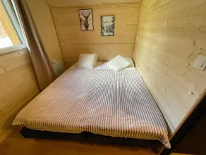 Chalet 9 Personnes, Près des Pistes, Accès Piscine, Wifi et Netflix Inclus - Image 5