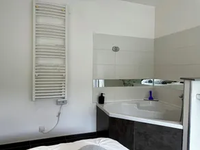 Ecocoon Cottage – Sleeps 4 – 2 Bathrooms – Heated Indoor Pool - Image 5